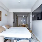 Quartier Libre Opera Apartahotel 5*